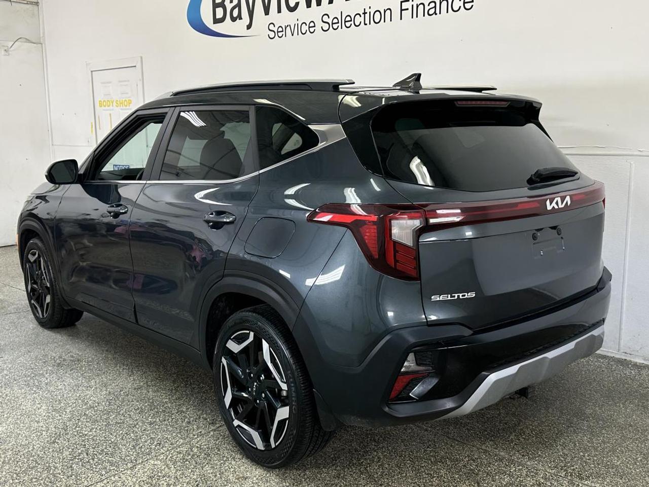 2024 Kia Seltos SX w/Black Interior SX/AWD/NAVI/LEATHER/ROOF/MORE/1 OWNER LEASE RETURN! Photo4
