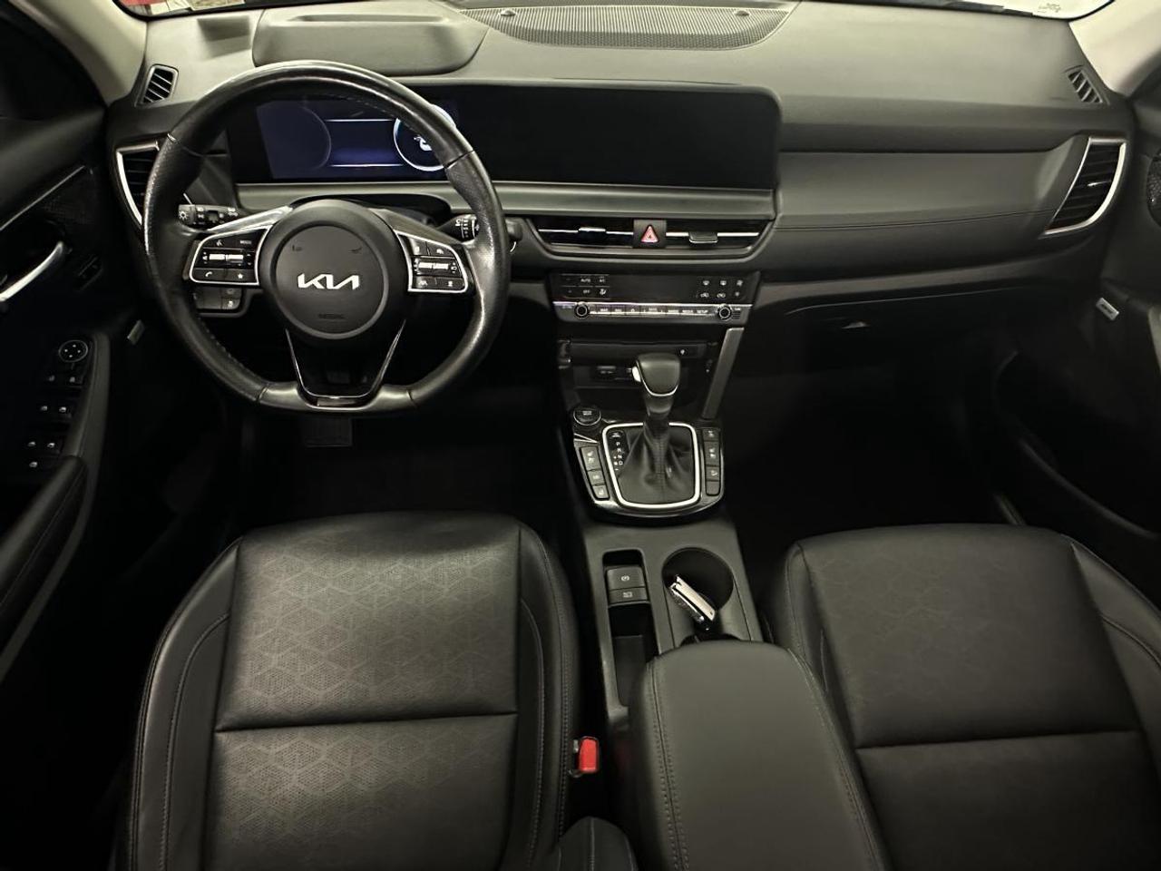 2024 Kia Seltos SX w/Black Interior SX/AWD/NAVI/LEATHER/ROOF/MORE/1 OWNER LEASE RETURN! Photo