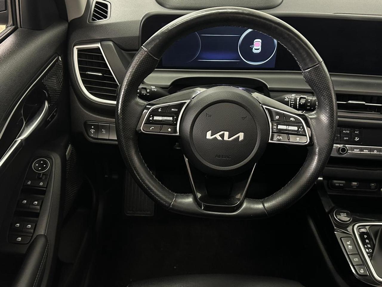 2024 Kia Seltos SX w/Black Interior SX/AWD/NAVI/LEATHER/ROOF/MORE/1 OWNER LEASE RETURN! Photo