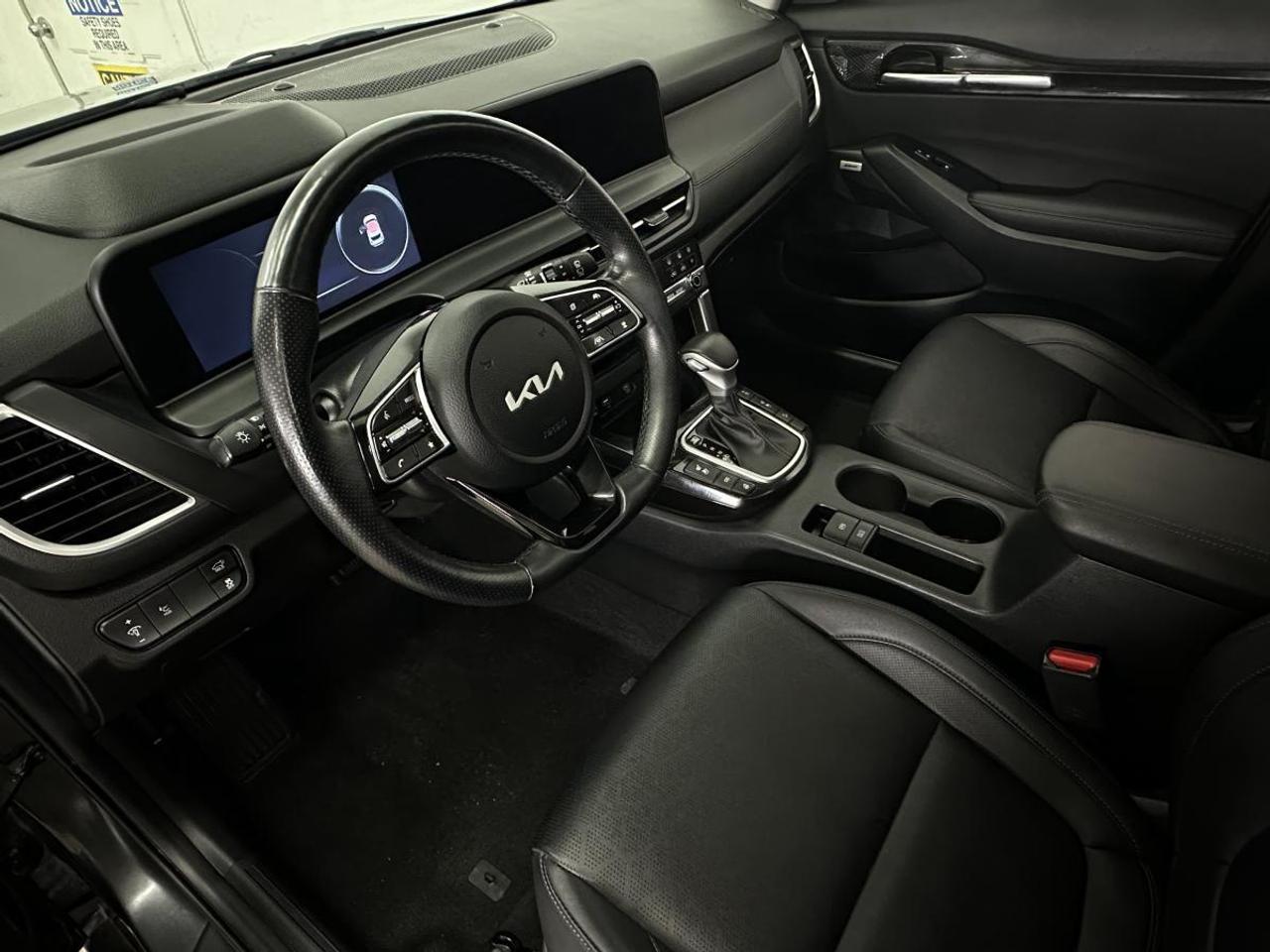 2024 Kia Seltos SX w/Black Interior SX/AWD/NAVI/LEATHER/ROOF/MORE/1 OWNER LEASE RETURN! Photo