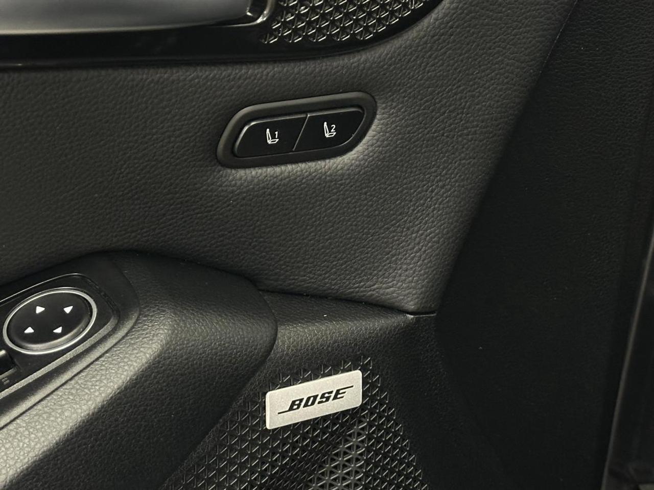 2024 Kia Seltos SX w/Black Interior SX/AWD/NAVI/LEATHER/ROOF/MORE/1 OWNER LEASE RETURN! Photo