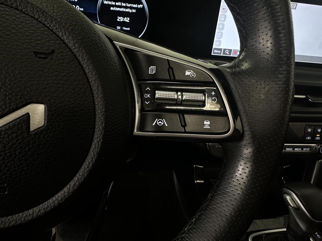 2024 Kia Seltos SX w/Black Interior SX/AWD/NAVI/LEATHER/ROOF/MORE/1 OWNER LEASE RETURN! Photo