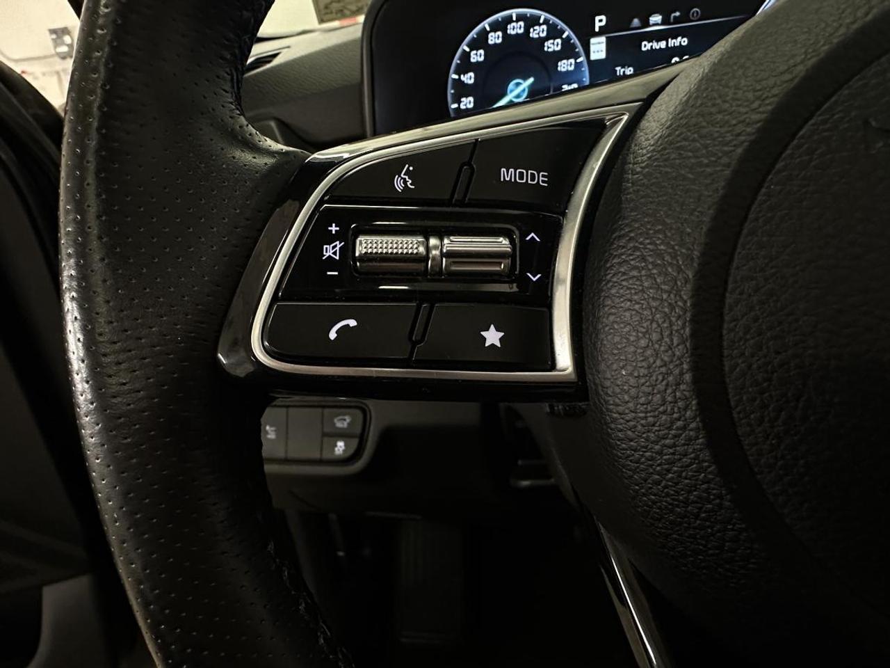 2024 Kia Seltos SX w/Black Interior SX/AWD/NAVI/LEATHER/ROOF/MORE/1 OWNER LEASE RETURN! Photo