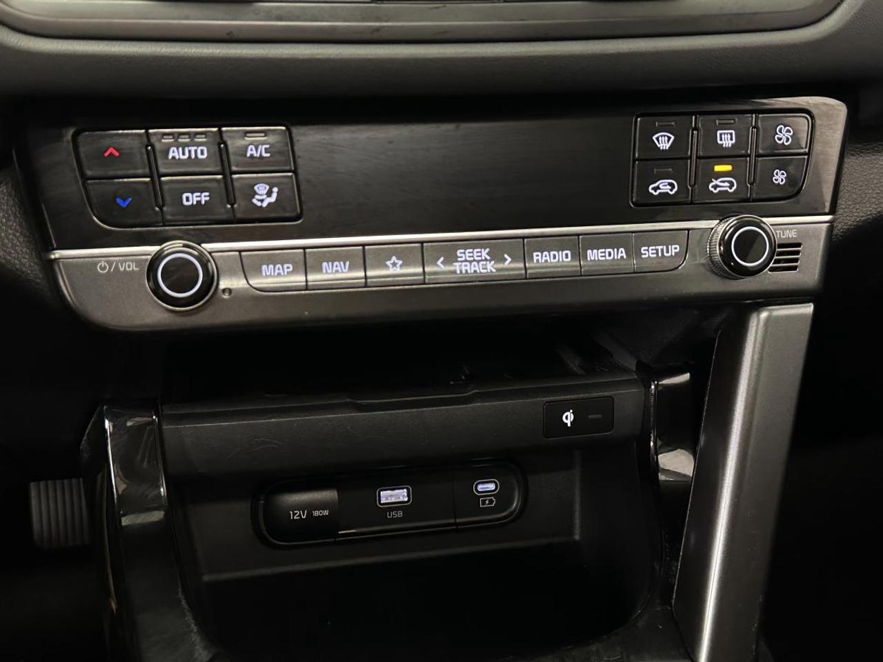 2024 Kia Seltos SX w/Black Interior SX/AWD/NAVI/LEATHER/ROOF/MORE/1 OWNER LEASE RETURN! Photo