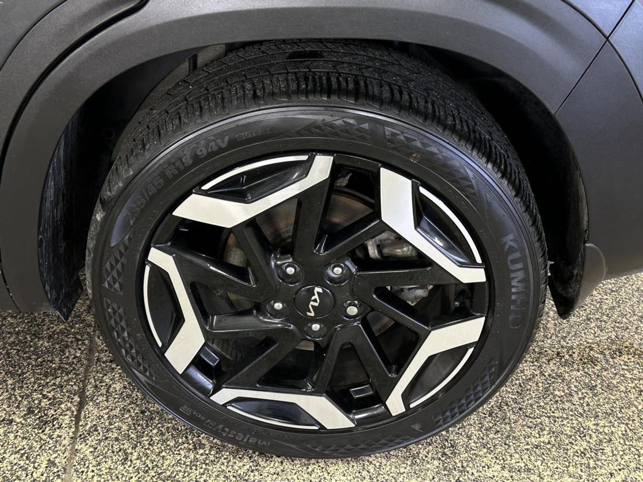 2024 Kia Seltos SX w/Black Interior SX/AWD/NAVI/LEATHER/ROOF/MORE/1 OWNER LEASE RETURN! Photo