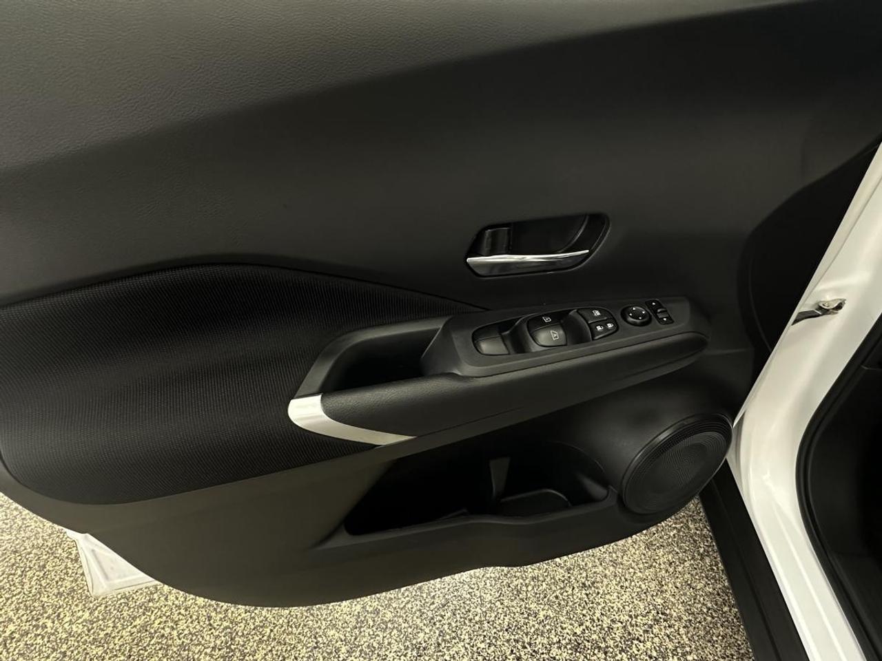2025 Nissan Kicks Play SV/20KM/AUTO/AC/POWER GROUP/ALLOYS! Photo