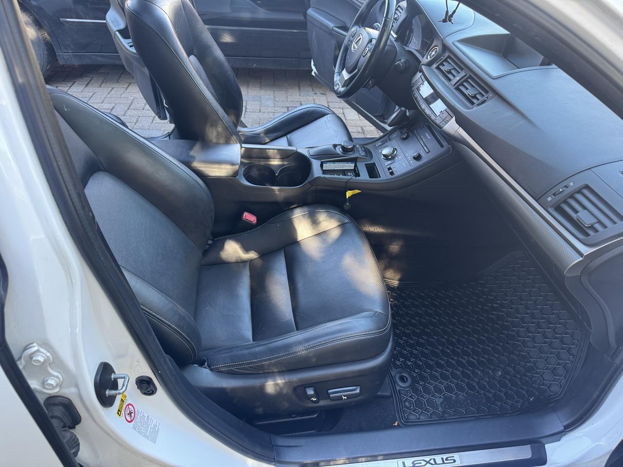 2014 Lexus CT 200h F-Sport/ CERTIFIED Photo