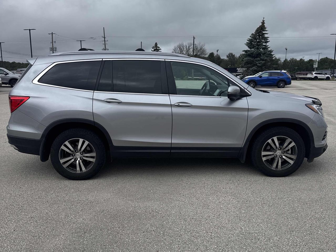 2017 Honda Pilot EX-L 8 PASS. Photo
