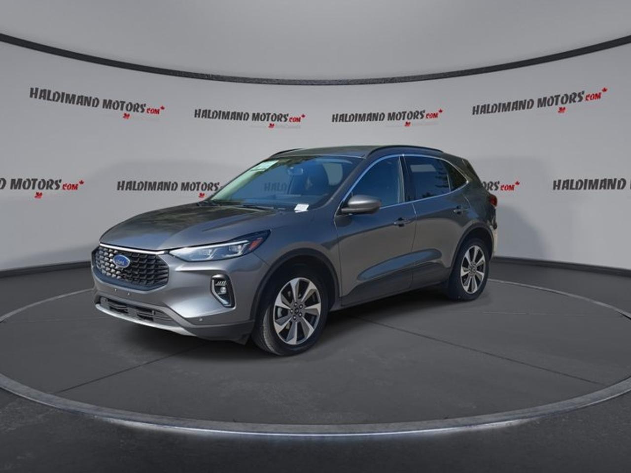 2023 Ford Escape Platinum AWD | No Accidents | Leather Seats Photo3