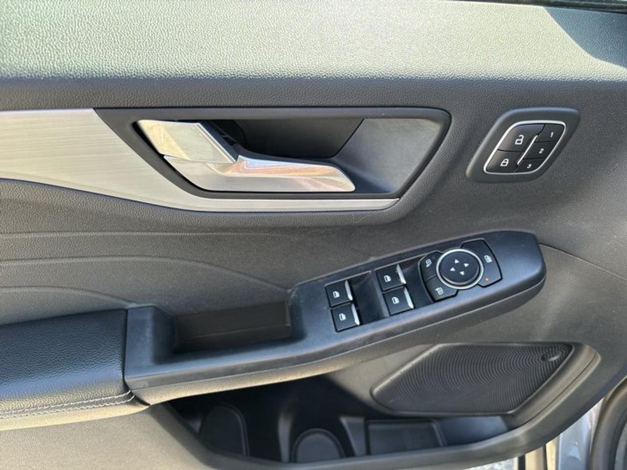 2023 Ford Escape Platinum AWD | No Accidents | Leather Seats Photo