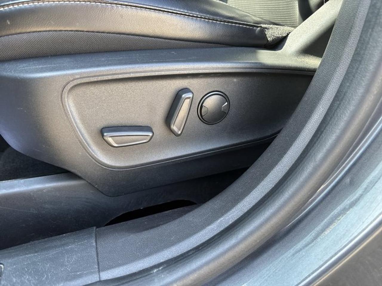 2023 Ford Escape Platinum AWD | No Accidents | Leather Seats Photo