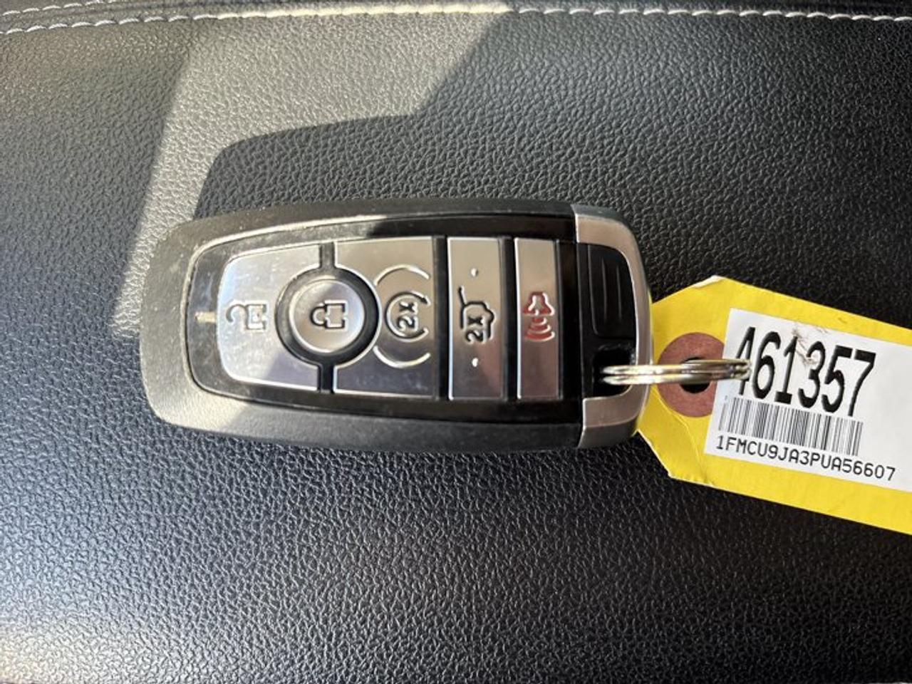 2023 Ford Escape Platinum AWD | No Accidents | Leather Seats Photo