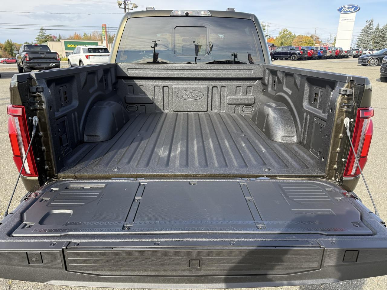 2026 Ford F-150 Raptor 4WD SuperCrew 5.5' Box Photo4