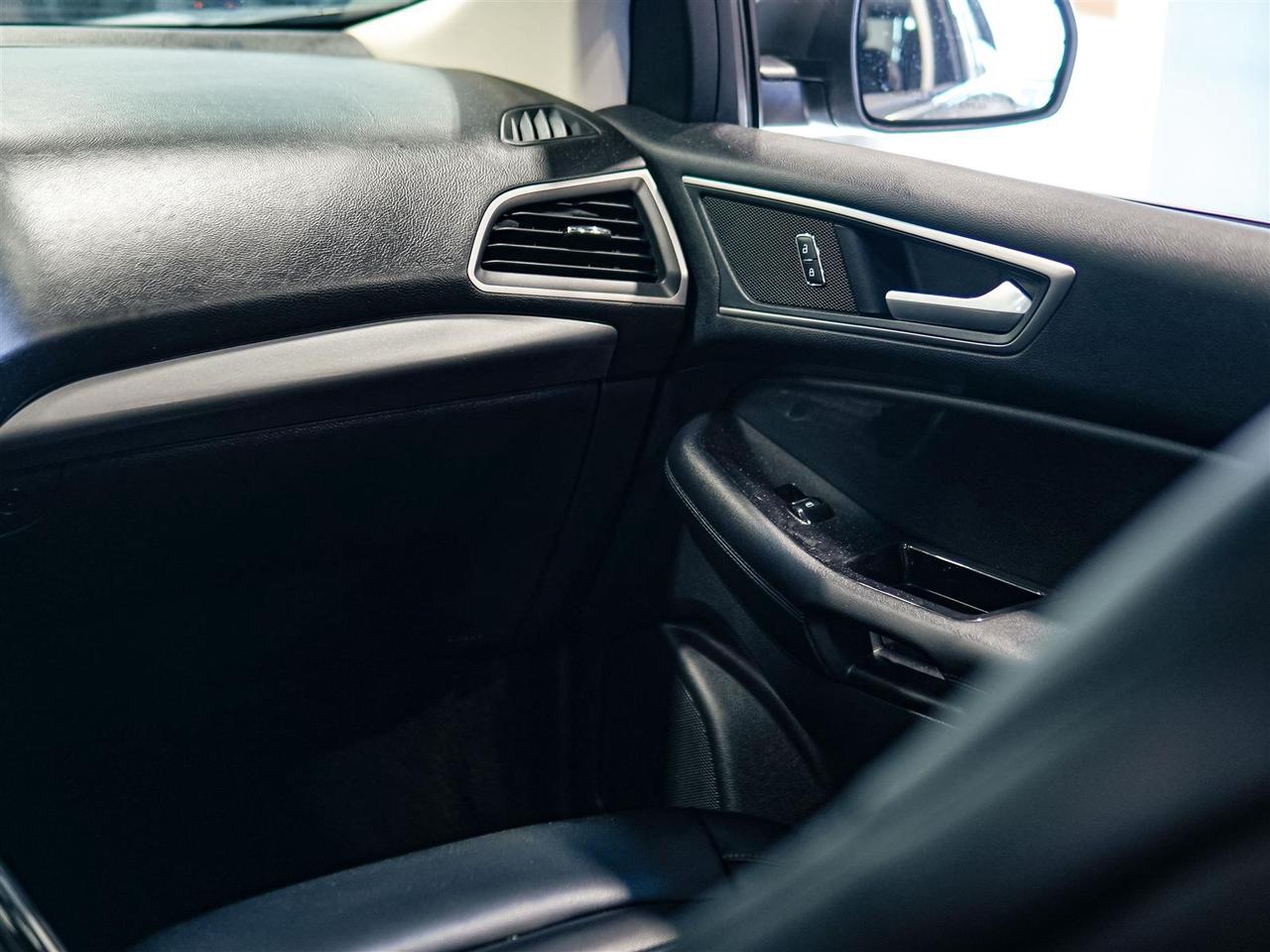 2020 Ford Edge SEL AWD | LEATHER | NAV | BLACK RIMS | NO ACCIDENTS Photo