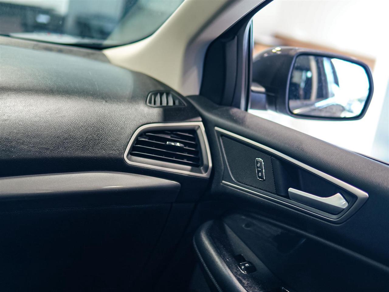 2020 Ford Edge SEL AWD | LEATHER | NAV | BLACK RIMS | NO ACCIDENTS Photo