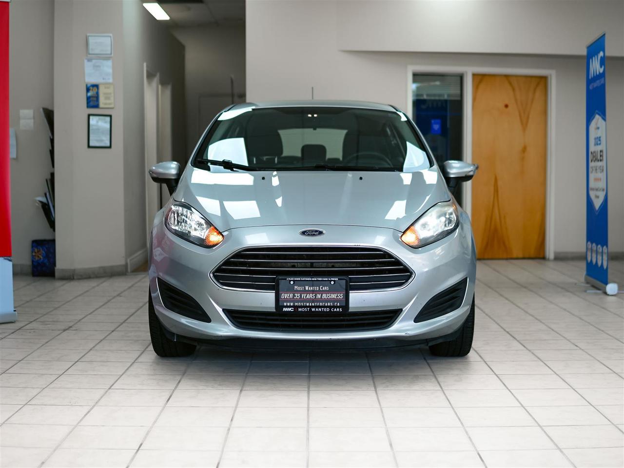 2015 Ford Fiesta SE | HEATED SEATS | BLUETOOTH | NO ACCIDENTS Photo