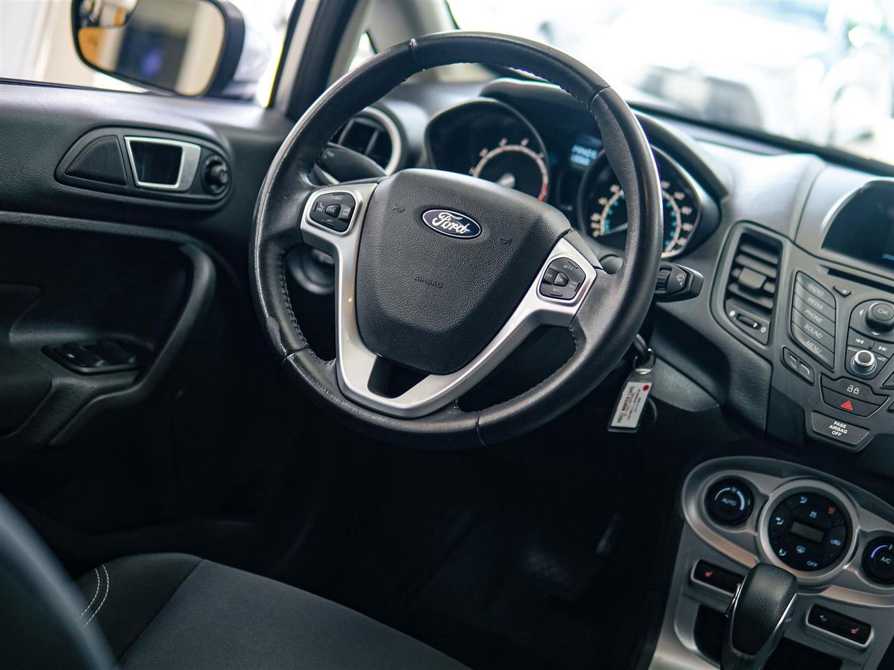 2015 Ford Fiesta SE | HEATED SEATS | BLUETOOTH | NO ACCIDENTS Photo