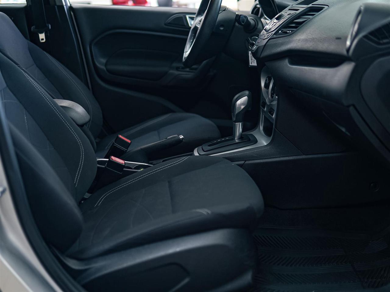 2015 Ford Fiesta SE | HEATED SEATS | BLUETOOTH | NO ACCIDENTS Photo