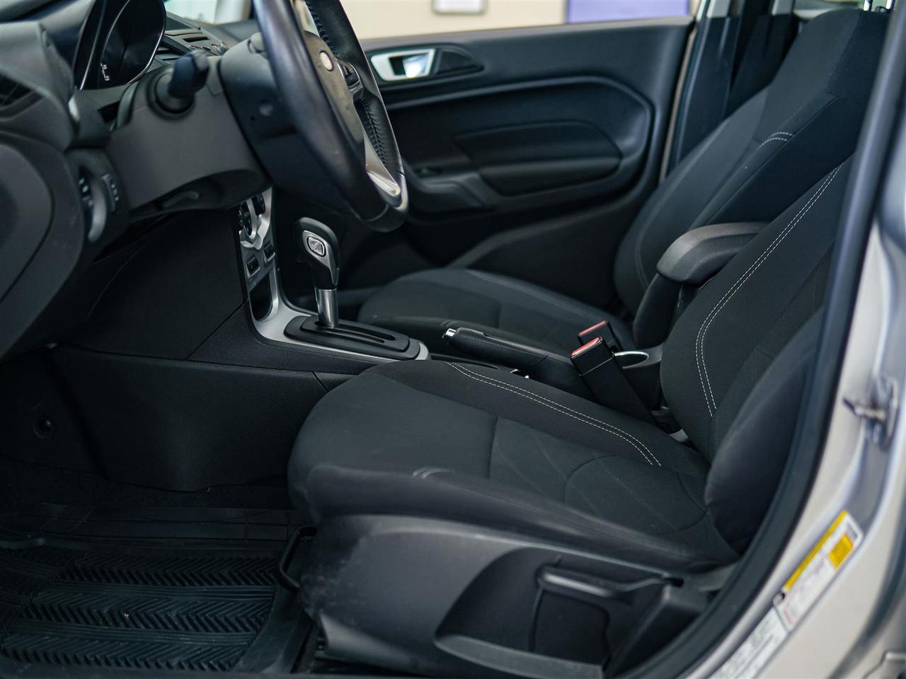 2015 Ford Fiesta SE | HEATED SEATS | BLUETOOTH | NO ACCIDENTS Photo
