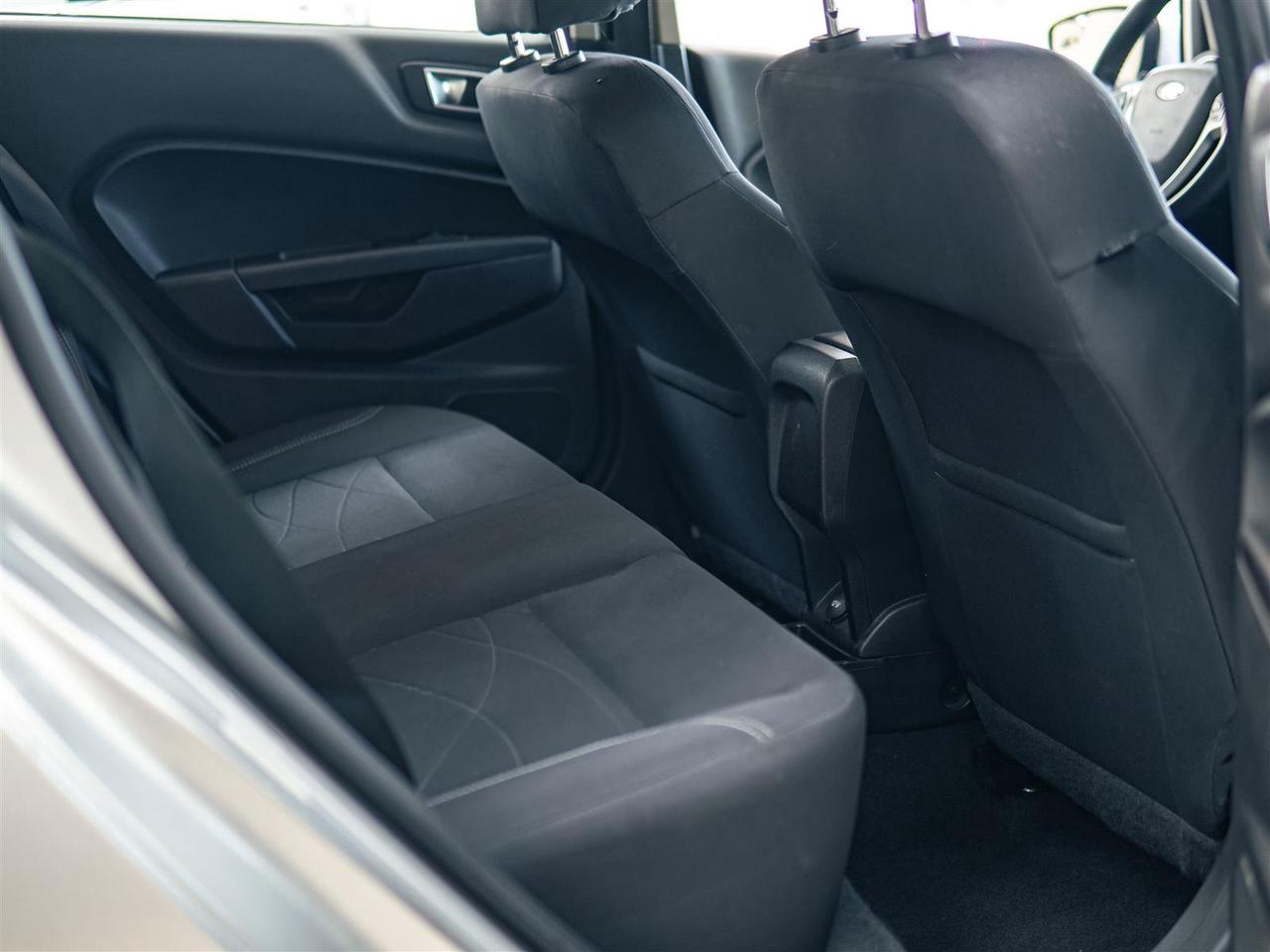 2015 Ford Fiesta SE | HEATED SEATS | BLUETOOTH | NO ACCIDENTS Photo