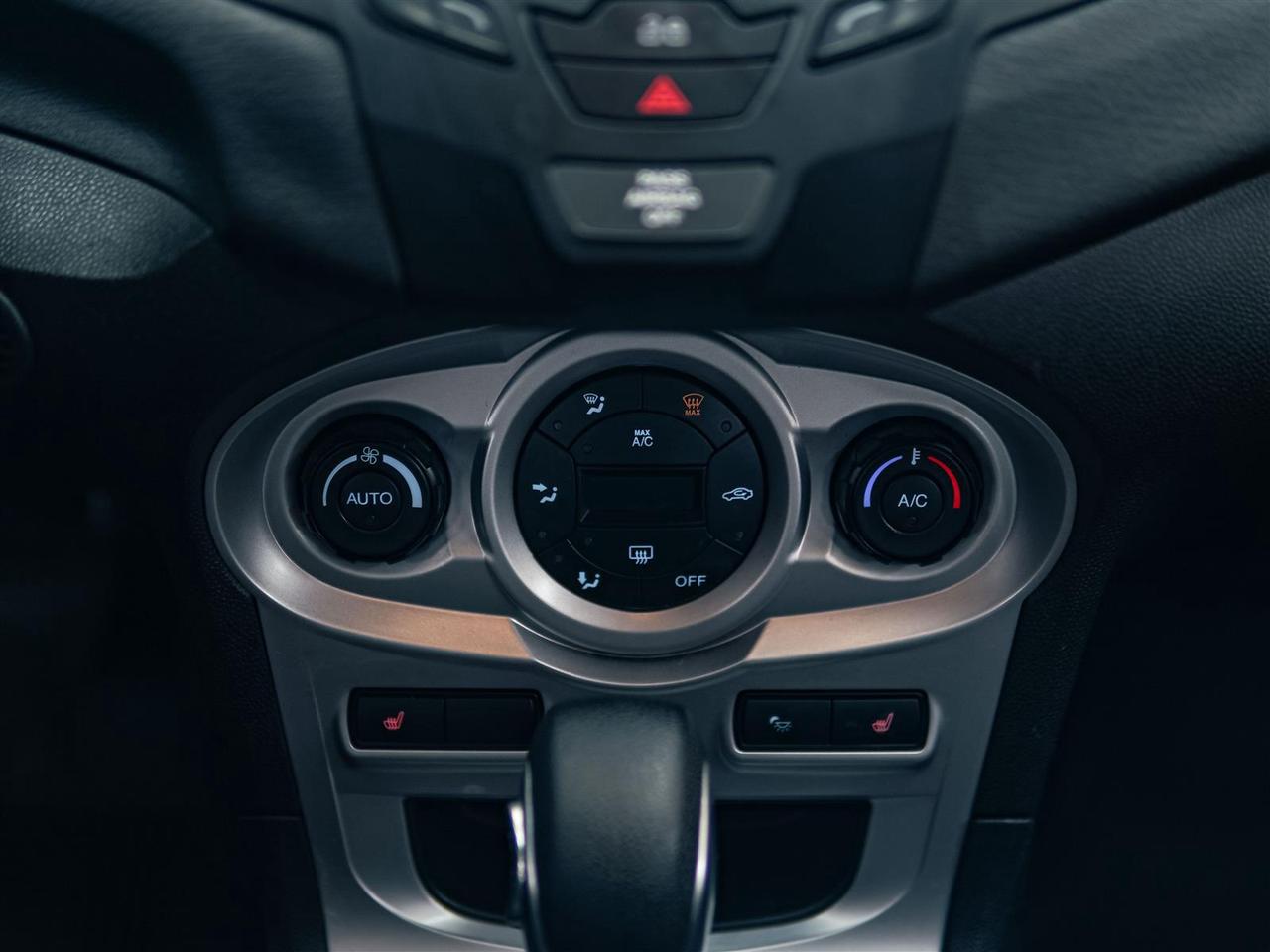 2015 Ford Fiesta SE | HEATED SEATS | BLUETOOTH | NO ACCIDENTS Photo