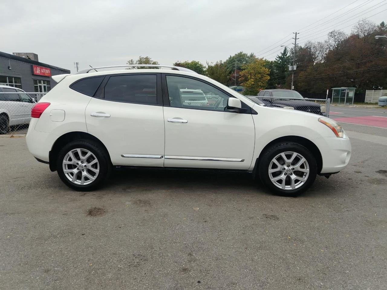 2012 Nissan Rogue SV Photo