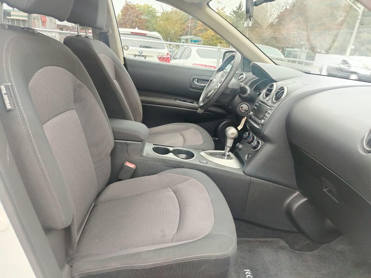 2012 Nissan Rogue SV Photo