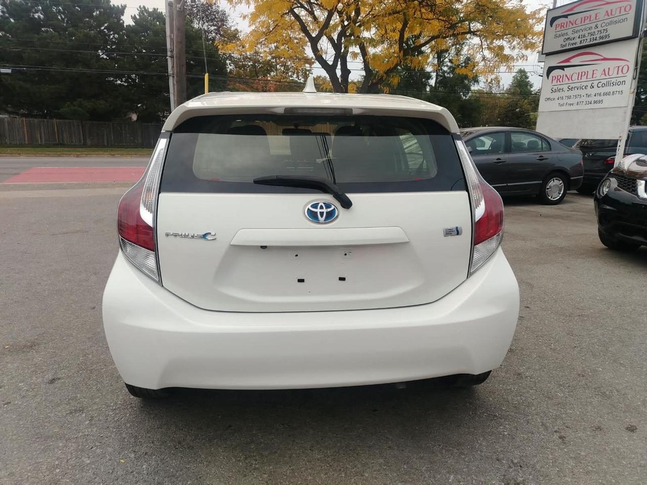2016 Toyota Prius c C Photo