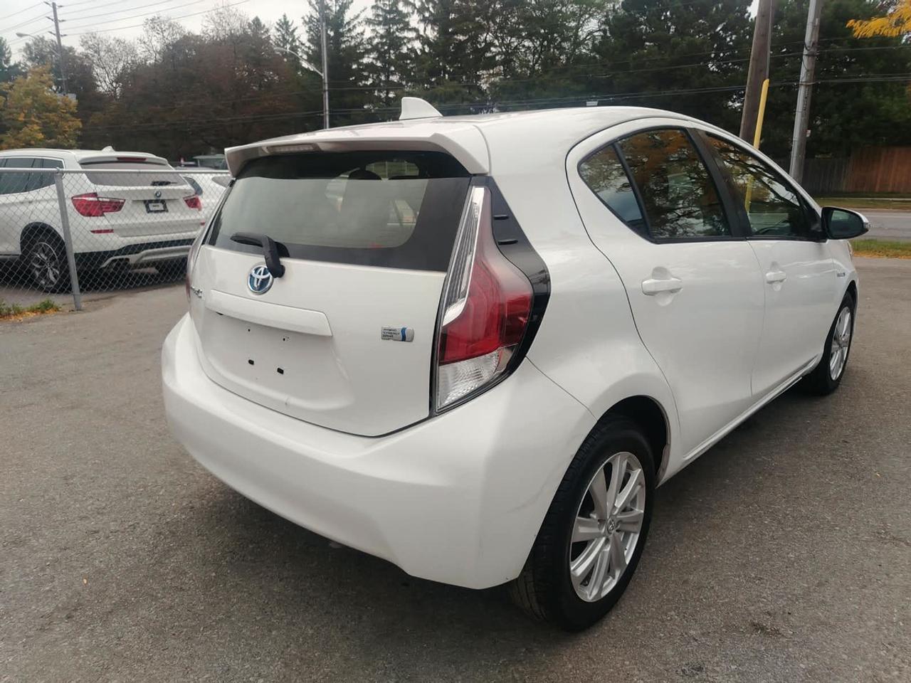 2016 Toyota Prius c C Photo