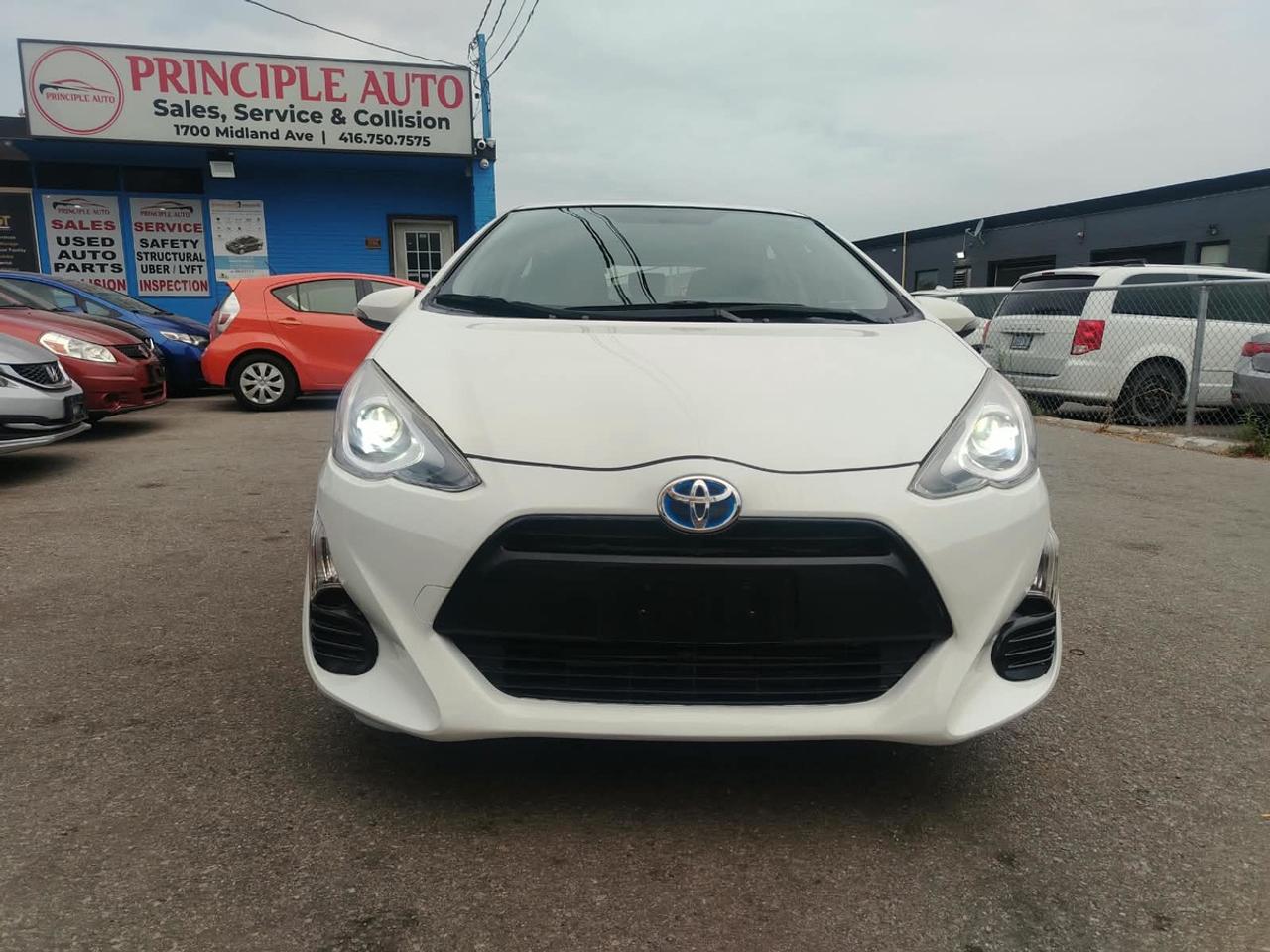 2016 Toyota Prius c C Photo