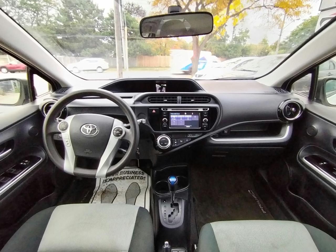 2016 Toyota Prius c C Photo