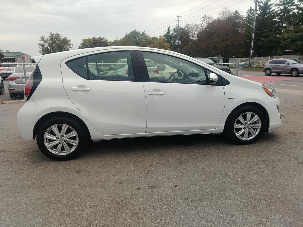 2016 Toyota Prius c C Photo