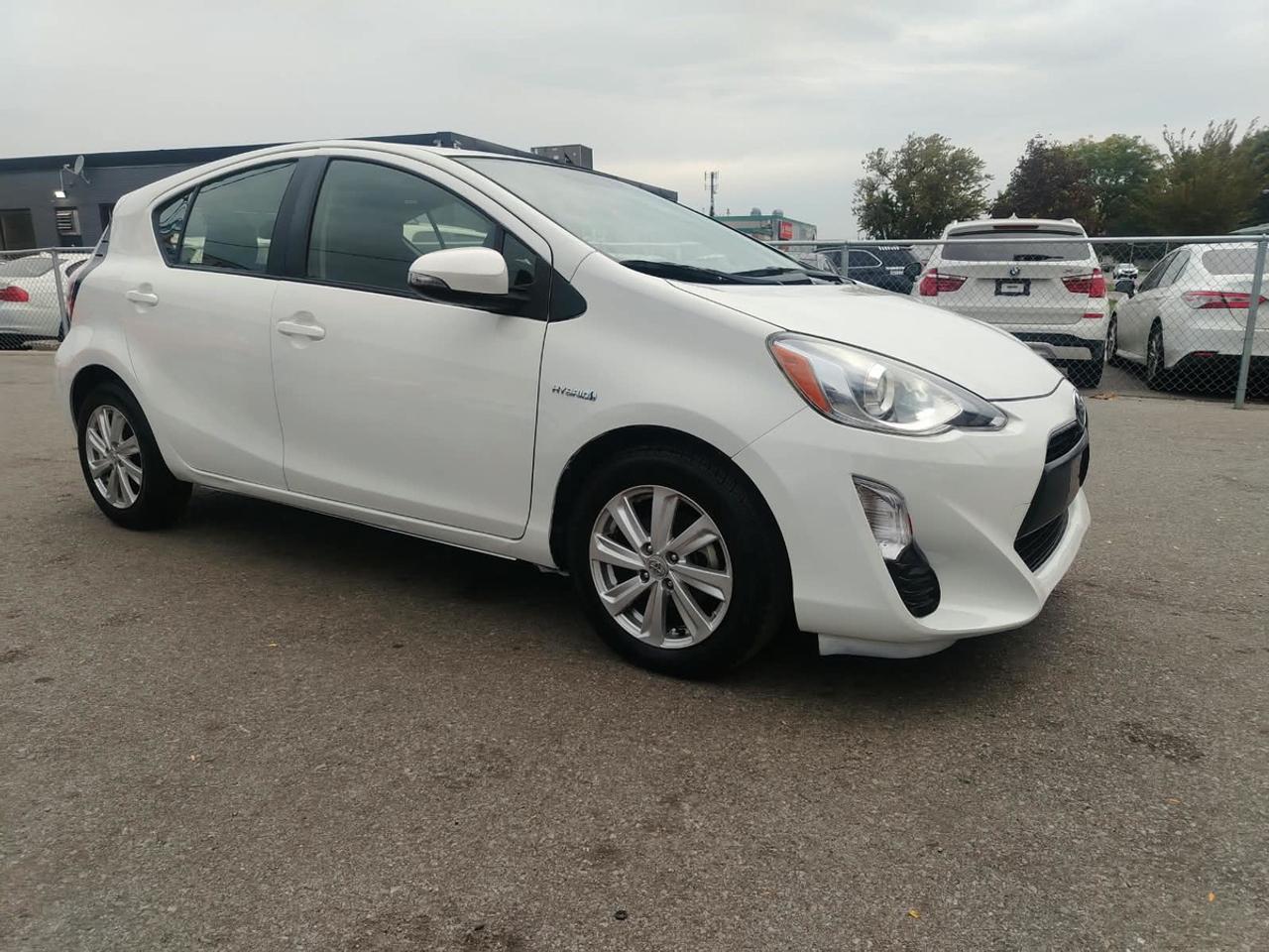 2016 Toyota Prius c C Photo