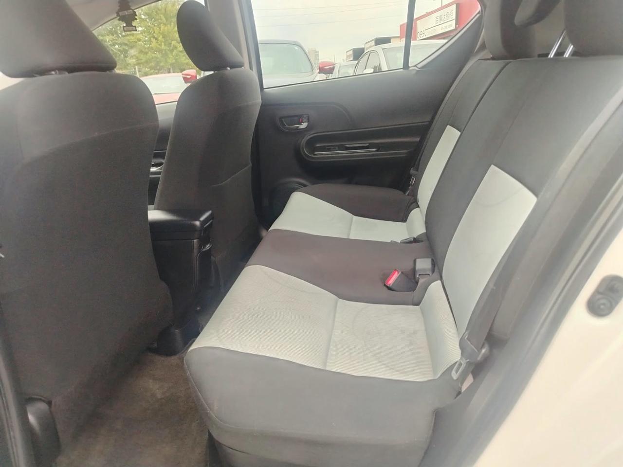 2016 Toyota Prius c C Photo