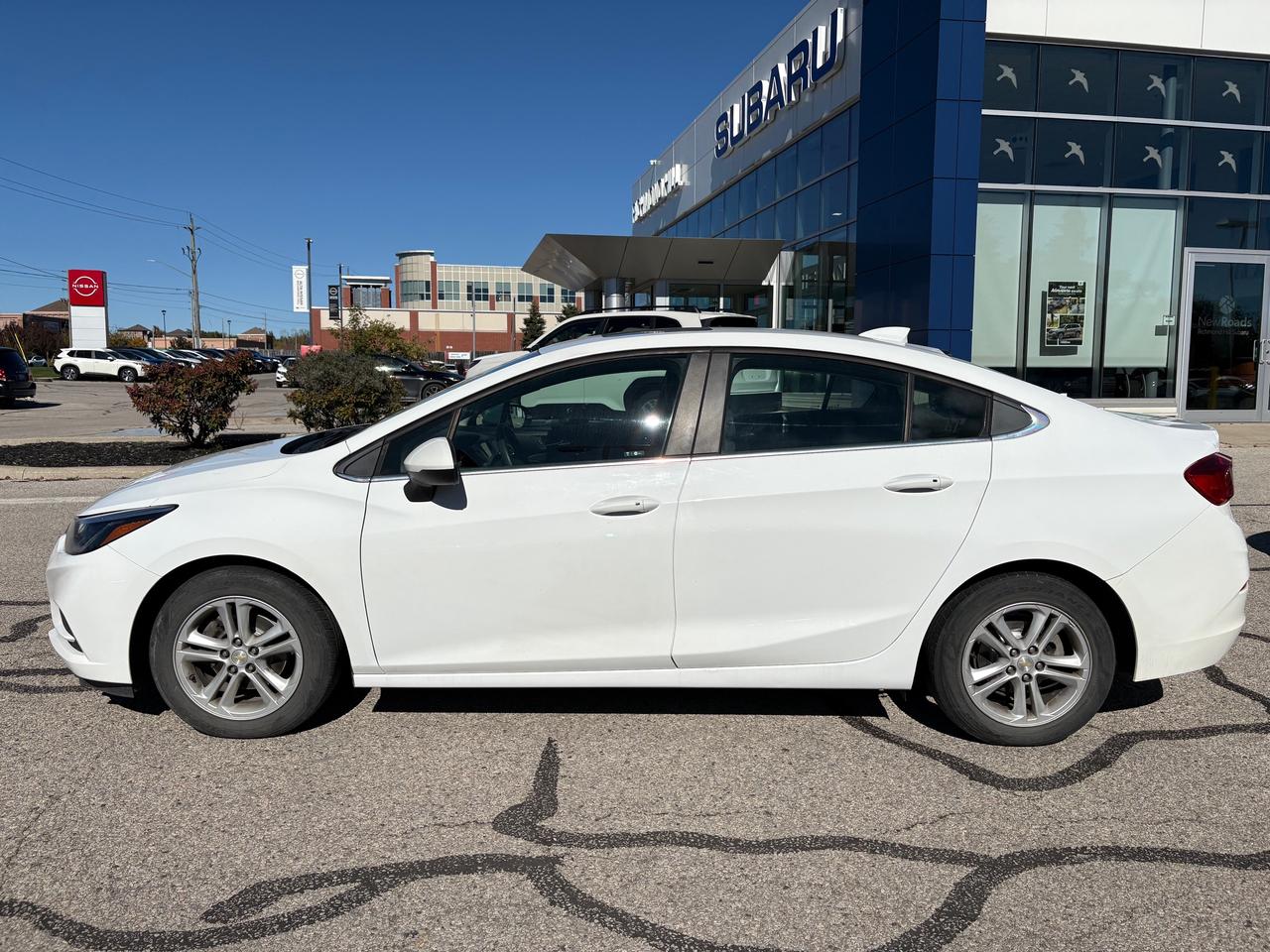 2018 Chevrolet Cruze LT AUTO Photo2