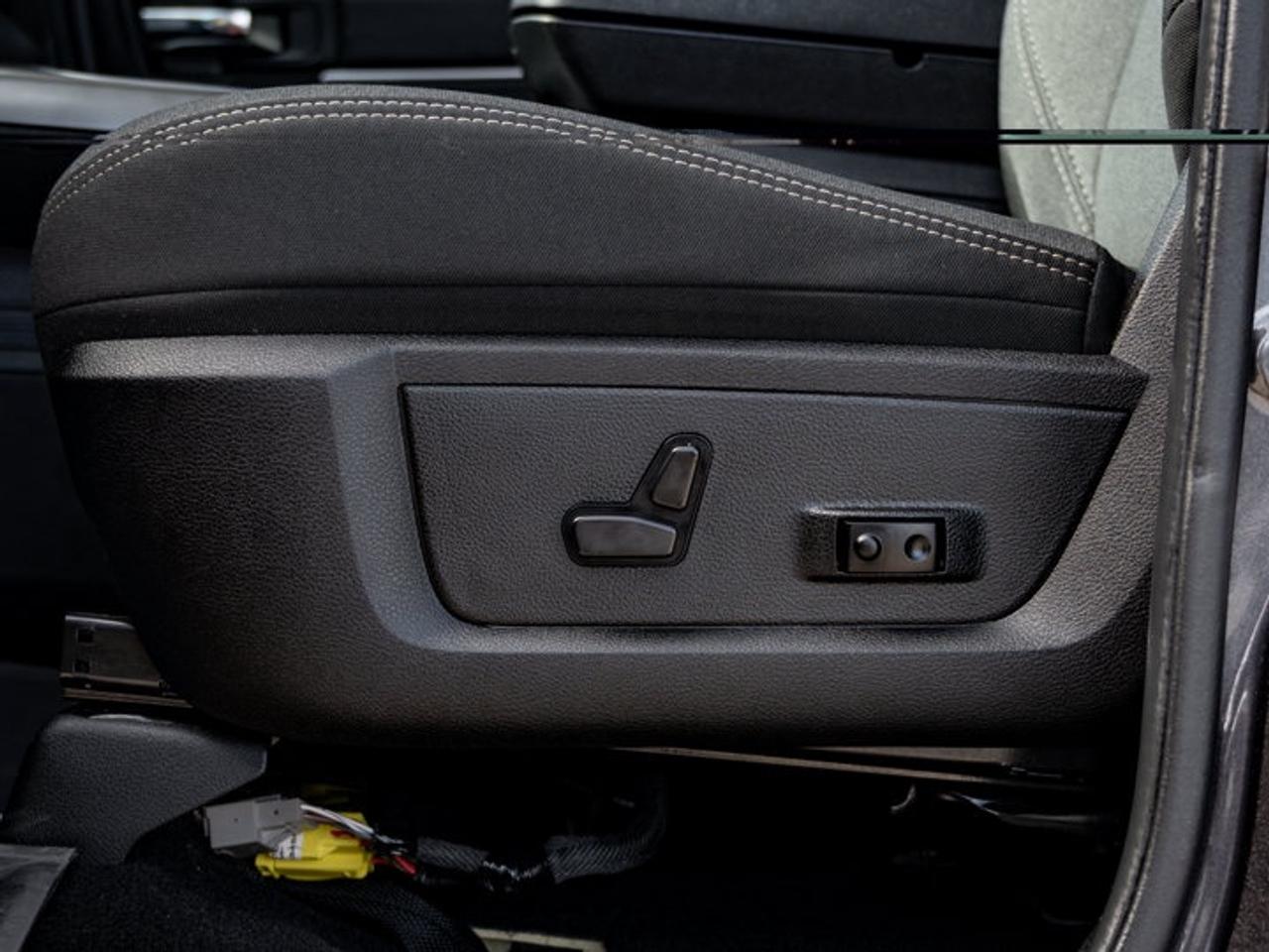 2023 RAM 1500 Classic WARLOCK Photo