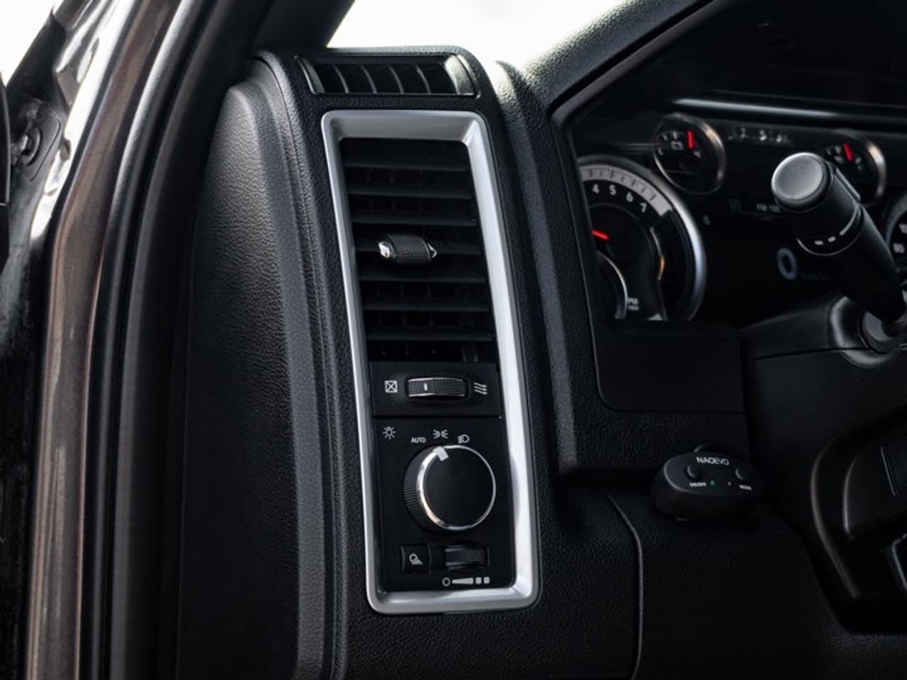 2023 RAM 1500 Classic WARLOCK Photo