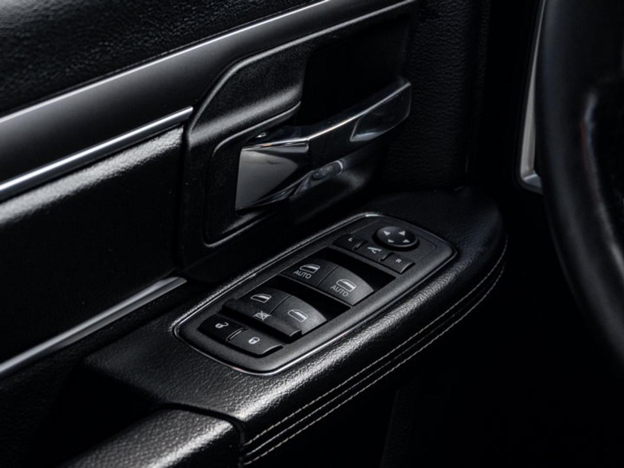 2023 RAM 1500 Classic WARLOCK Photo