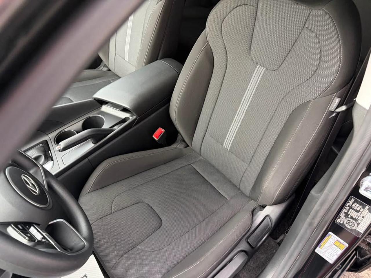 2025 Hyundai Elantra SEL Photo