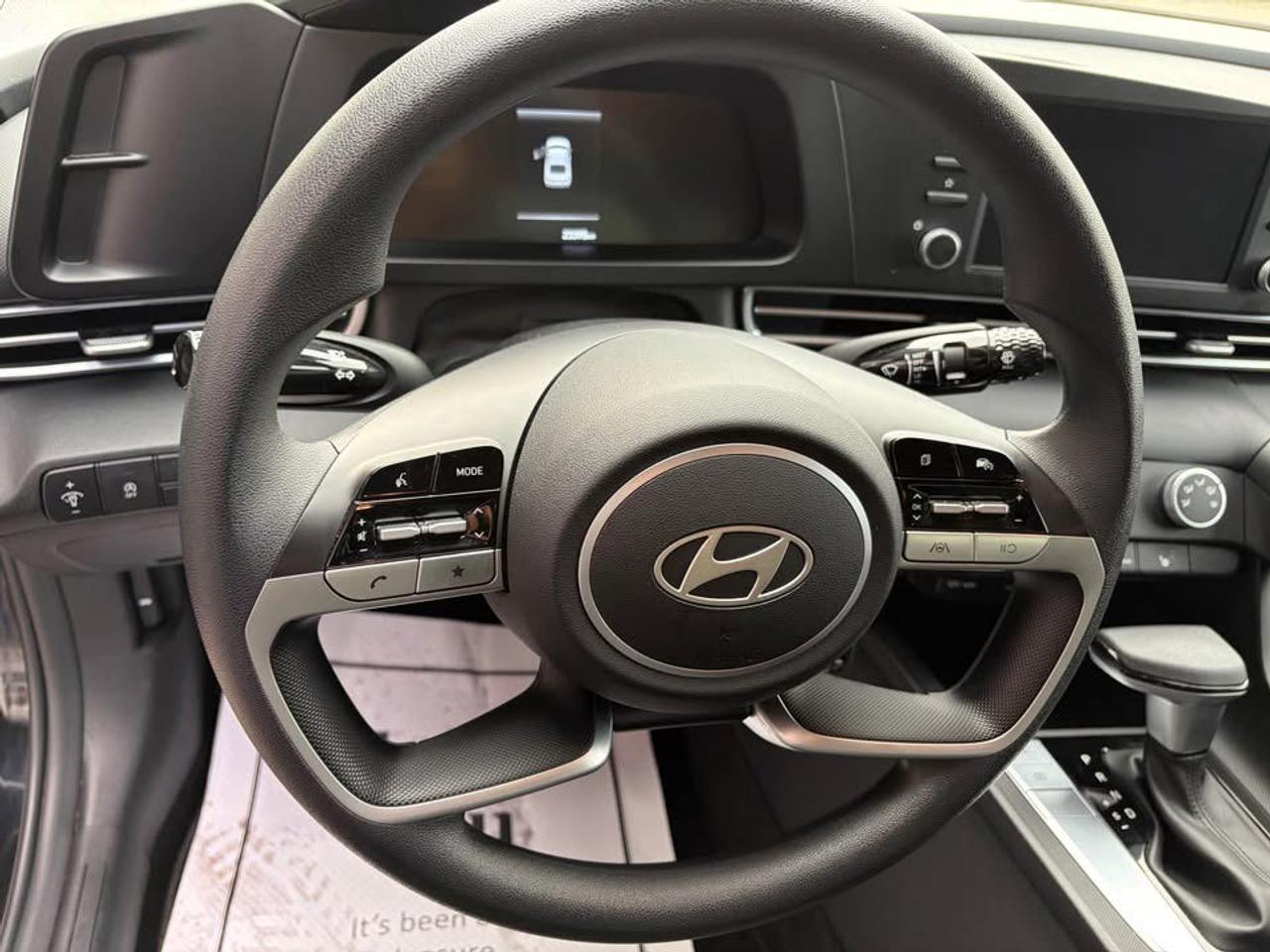 2025 Hyundai Elantra SEL Photo