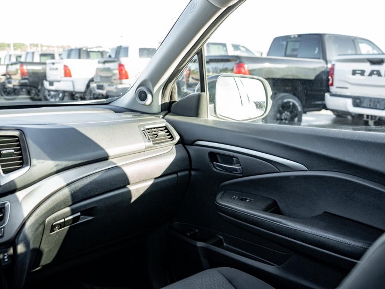 2017 Honda Ridgeline LX Photo