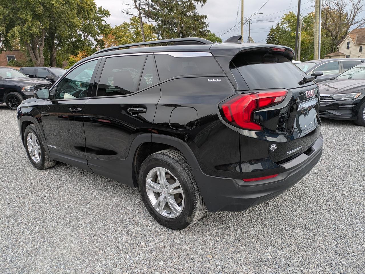 2020 GMC Terrain FWD 4DR SLE Photo2