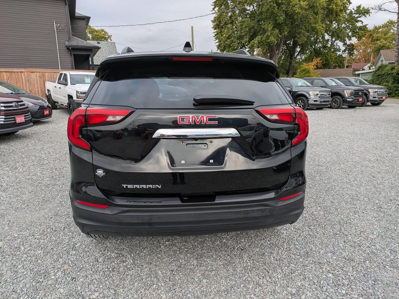 2020 GMC Terrain FWD 4DR SLE Photo3