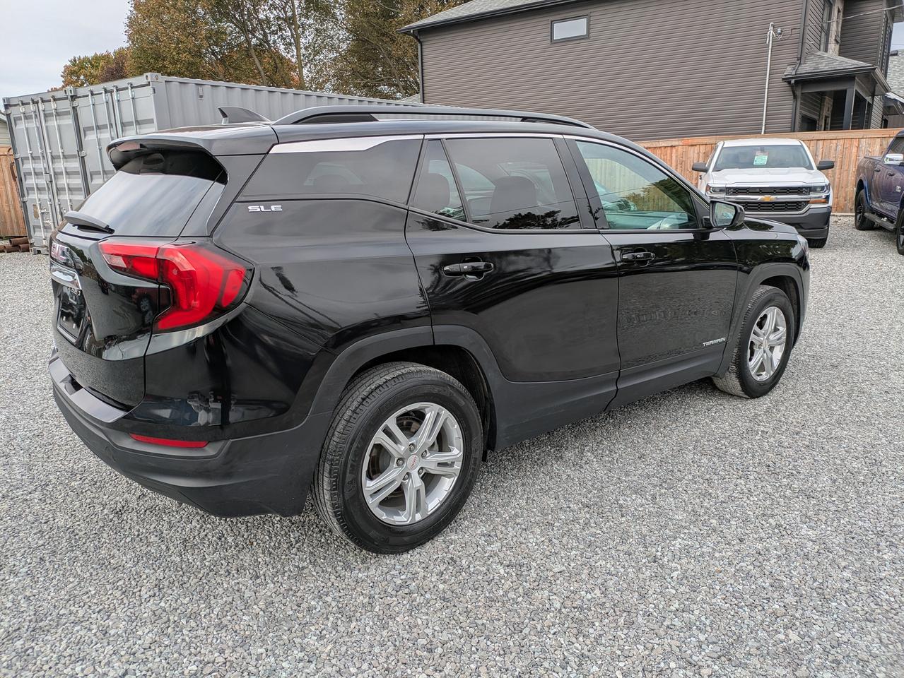 2020 GMC Terrain FWD 4DR SLE Photo4