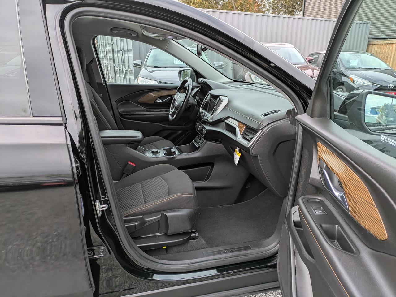 2020 GMC Terrain FWD 4DR SLE Photo