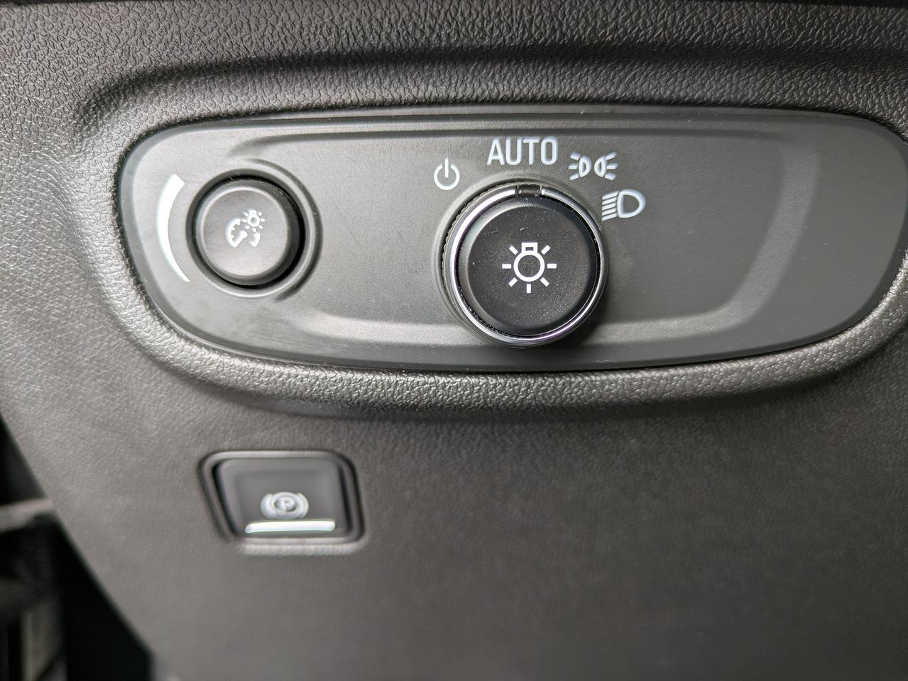 2020 GMC Terrain FWD 4DR SLE Photo