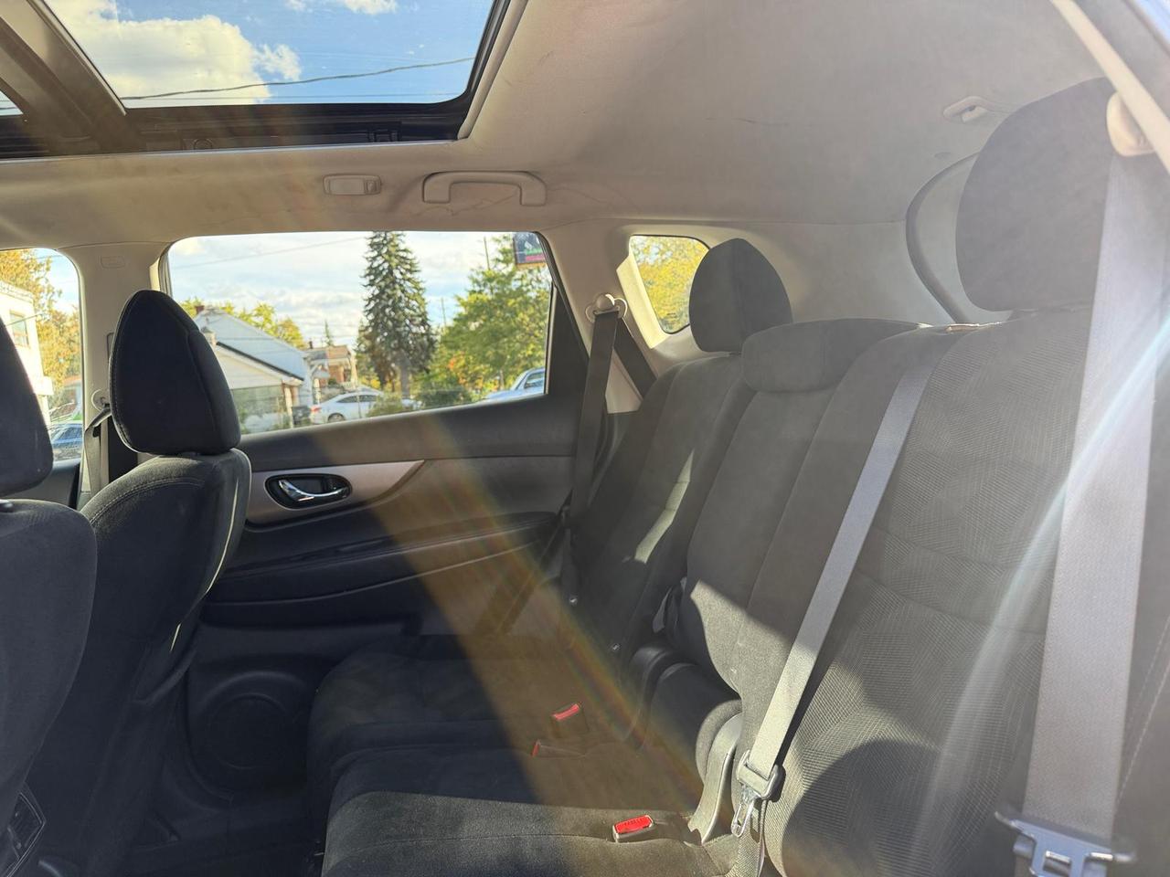 2016 Nissan Rogue SV Photo