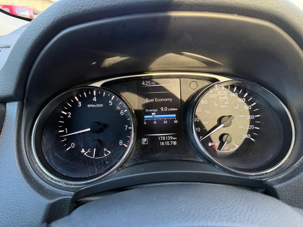 2016 Nissan Rogue SV Photo