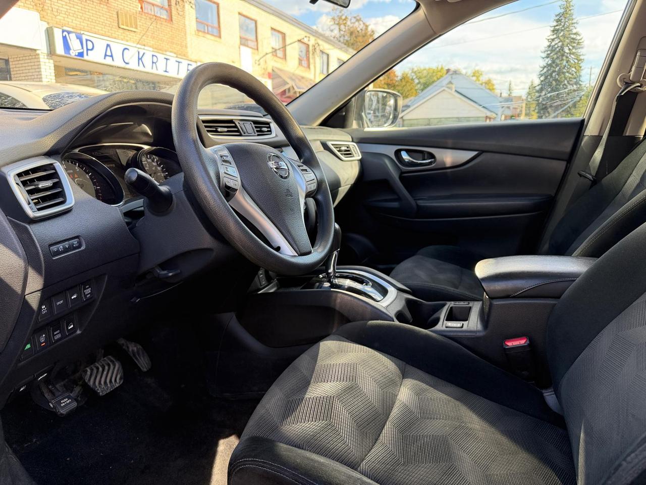 2016 Nissan Rogue SV Photo