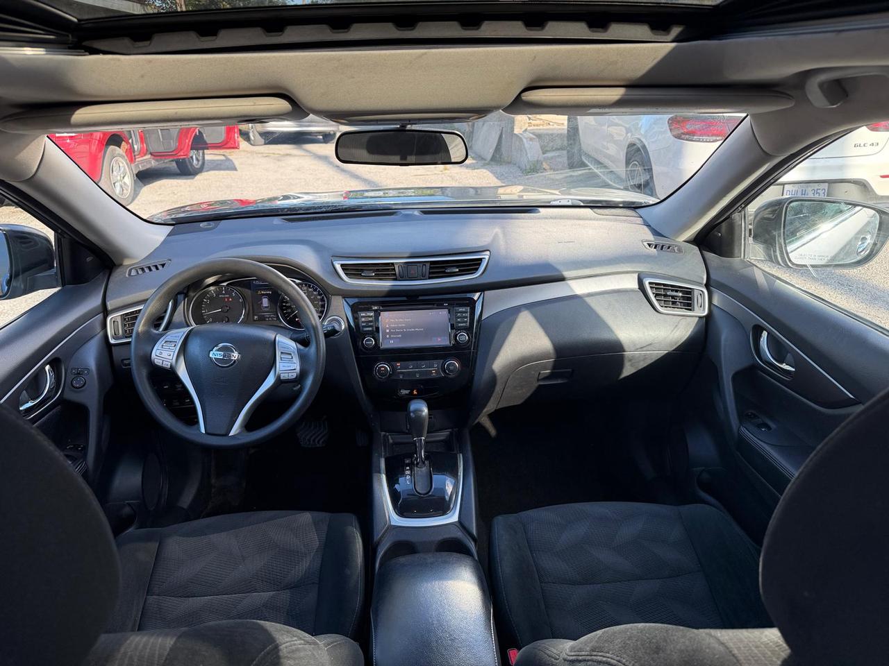 2016 Nissan Rogue SV Photo